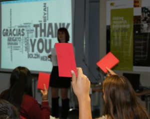 Alumnes contestant les preguntes de lOiane al acabar la xerrada. Autor: IBEC